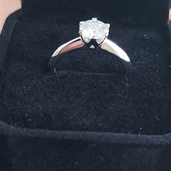 1 Carat Solitaire Moissanite 925 Silver Engagement Ring - Picture 9 of 13